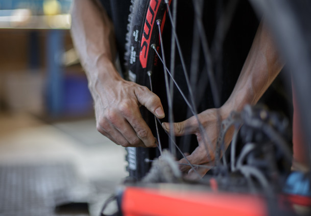 Repair & control of the mountain bikes in the Bikepark Leogang